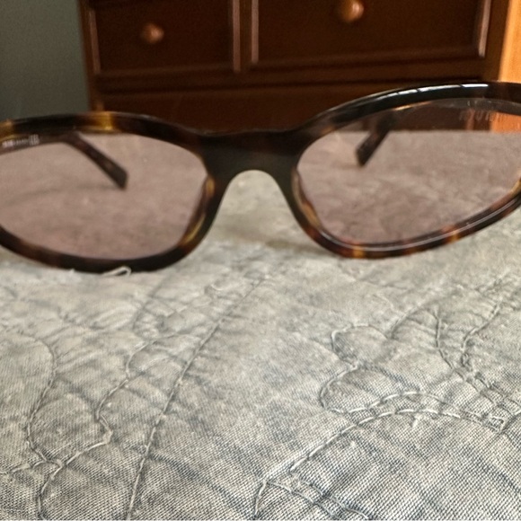 Miu Miu Tortoise Sunglasses with Velvet Pink Case - Picture 2 of 6